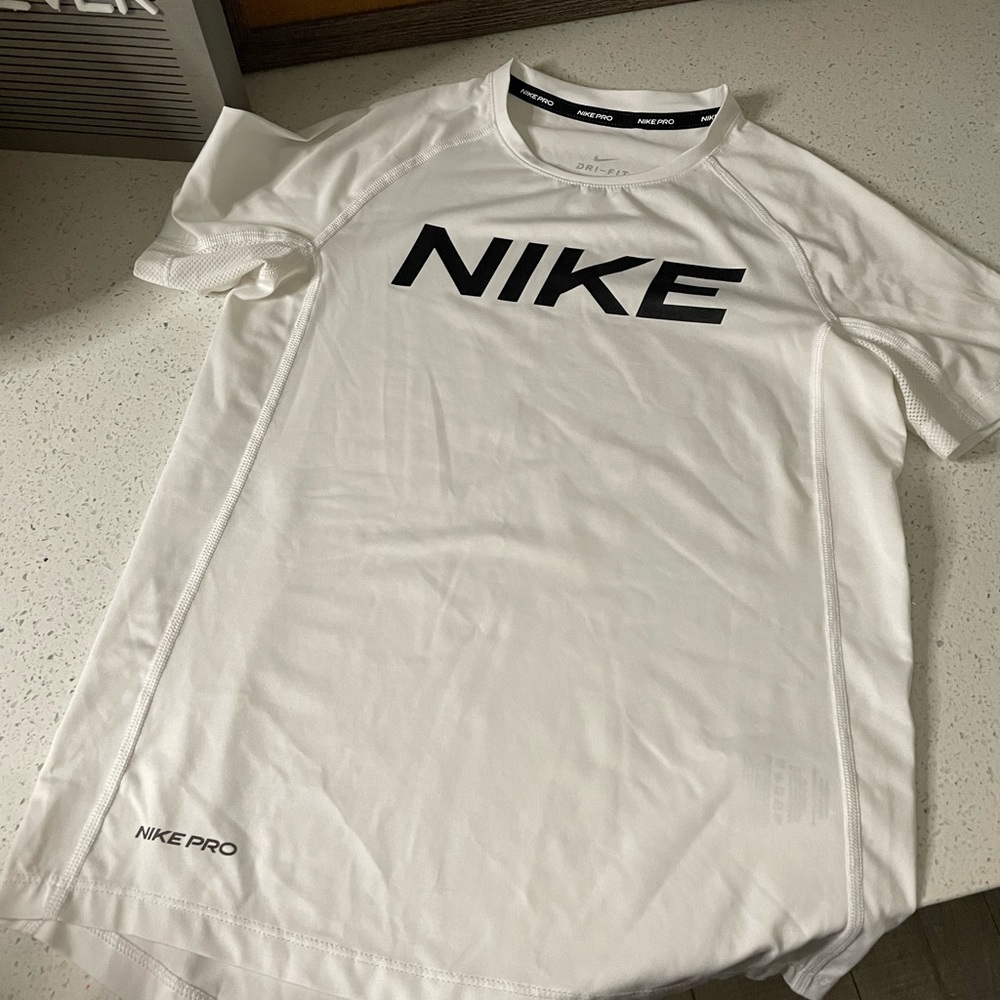 **bundle Nike dri-fit shirts. Black/white